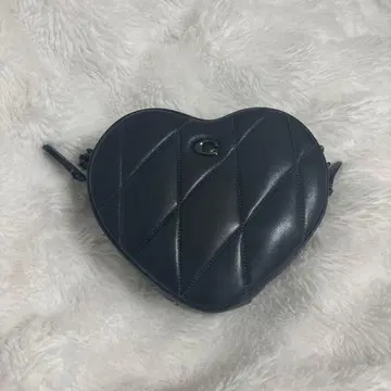 하트형 블랙 숄더백