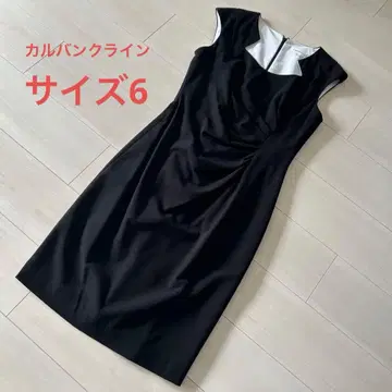 Calvin Klein 블랙 데콜테 디자인이 훌륭한 원피스