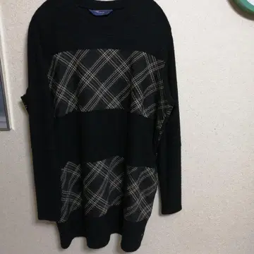 DS.CLAB 긴팔 니트 스트라이프 체크 무늬