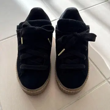 푸마 펜티 블랙 스니커즈