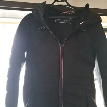 TOMMY HILFIGER 블랙 다운 자켓