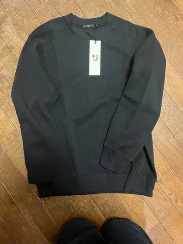 UNIQLO 플러스J 드라이 스웨트 셔츠