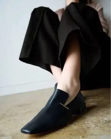 HENRI EN VARGO 헤리엔바르고 ERIKA 로퍼