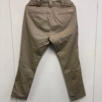 베이지 스트레이트 레그 치노 팬츠