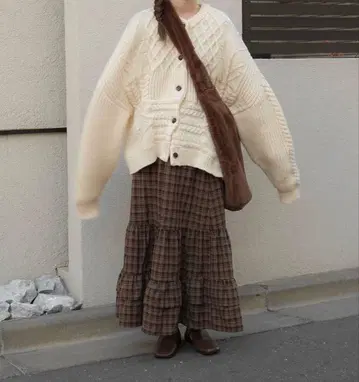 moi tytto 절개 니트 가디건 아이보리