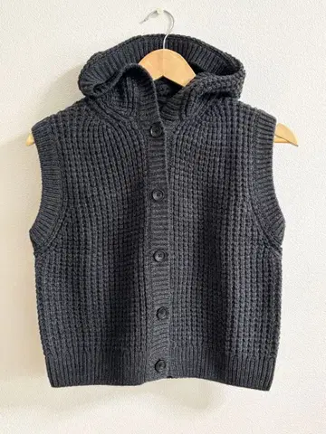 유니클로 C 2025 가을/겨울 후드 부착 니트 베스트 미사용 새상품