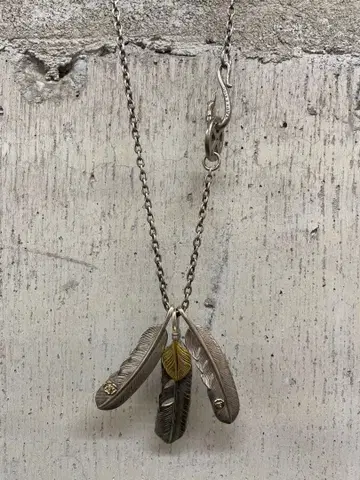 태디앤킹 페더 목걸이