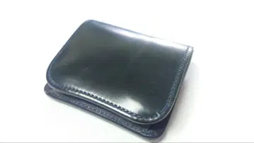 WILDSWANS 팜 쉘 코도반 네이비 x 엠보 부테로