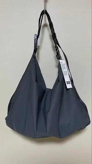 메신저 숄더백 다크 그레이 유니클로 u UNIQLOu
