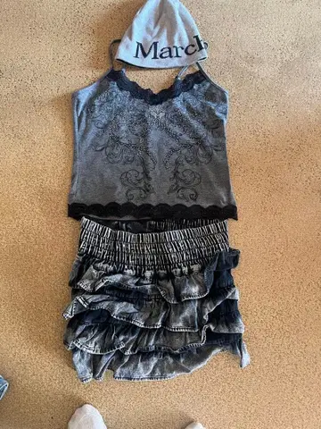 그레이 니트 모자, 탱크탑, 스커트 세트