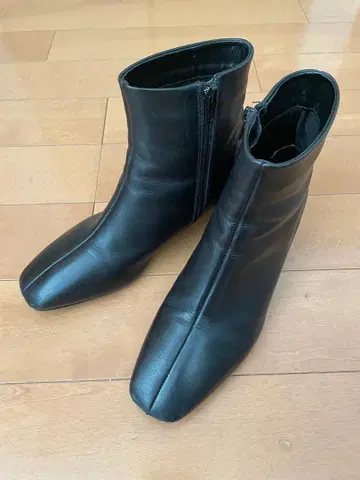 ROVERETO 슬로브 이에나 천연 가죽 스퀘어 스티치 부츠 스페인 블랙