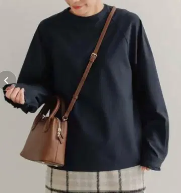 어반 리서치 도어스 치비 프릴 커프스 블라우스