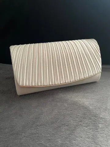 아이보리 플리츠 디자인 파티 백