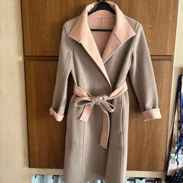 에포카 리버서블 그레이와 핑크의 롱 코트