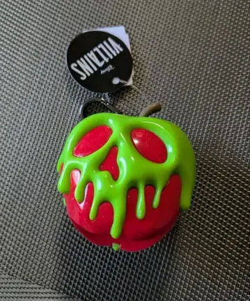 VILLAINS 실리콘 키링 빨간 사과