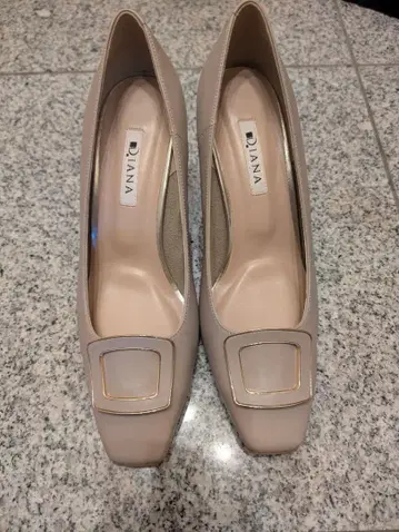 미사용품 Diana 베이지 스퀘어토 하이힐