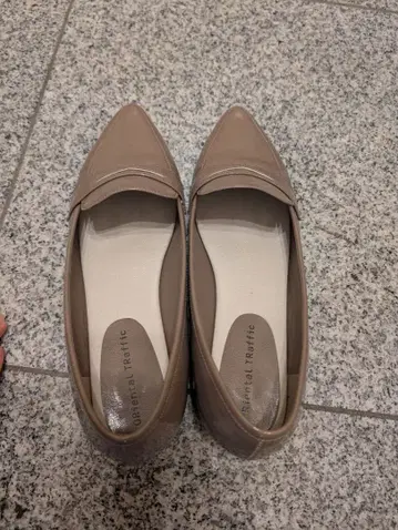 오리엔탈 트래픽 베이지 스틸레토 펌프스