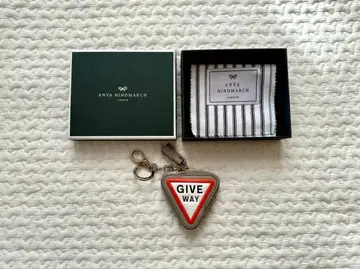 ANYA HINDMARCH GIVE WAY 참 키 파우치