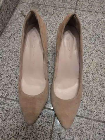 유나이티드 애로우즈 베이지 스웨이드 하이힐 8cm