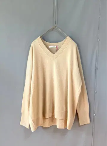 IENA 캐시미어 혼방 오버 사이즈 V넥 니트 베이지 계열