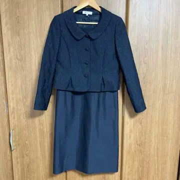 Rifanne 셋업 자켓 원피스 네이비 자수 꽃무늬