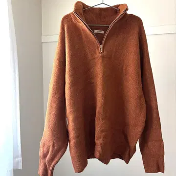 프릭스스토어 오렌지 하이넥 니트