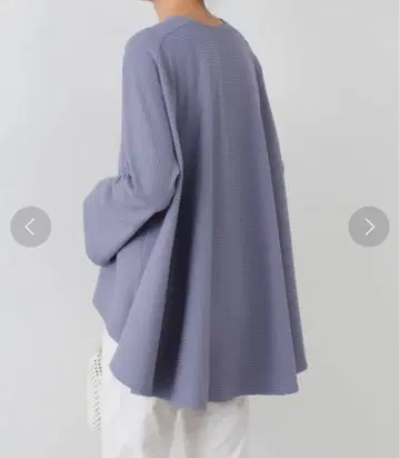 컨디션 최상 비어즐리 리브 플레어 티셔츠 23SS 풀오버