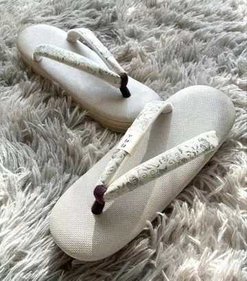 조리 새상품 세련된 취향 IWASA 실버 화이트 고급 일본 의류 이와사