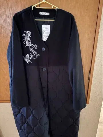 이즈스칼라 코트