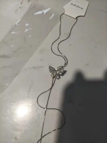 나비 모티브 크리스탈 목걸이