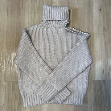 ZARA 핑크 베이지 터틀넥 니트 펄 장식