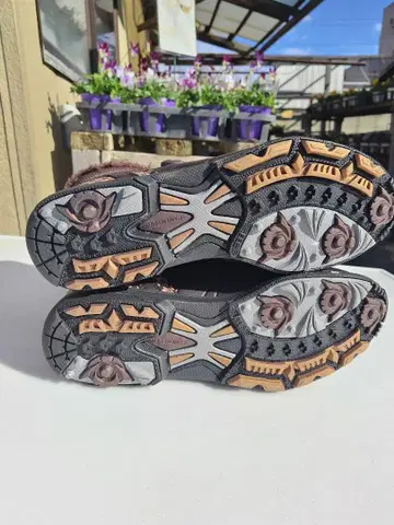 골프화 브라운 계열 체크 무늬