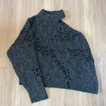 컨디션 최상 ZARA 비즈 장식 터틀넥 스웨터 그레이