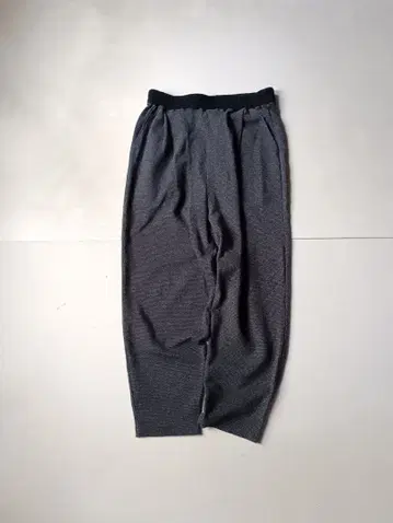 아두이트리스테스 콘제페이에 하운드투스 리브 포함 이지 팬츠