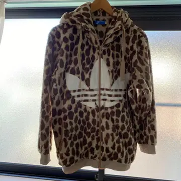 아디다스 레오파드 무늬 플리스 후드티