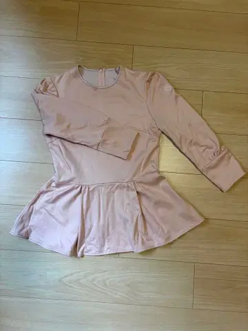 보더스 앳 발코니 페플럼 티셔츠