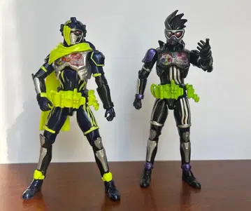 가면라이더 스나이프 겐무 액션 피규어 2체 세트