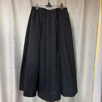 미라 오웬 턱 플레어 볼륨 자카드 스커트 블랙 0 사이즈