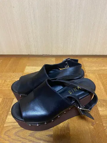 EVRIS 블랙 통굽 샌들