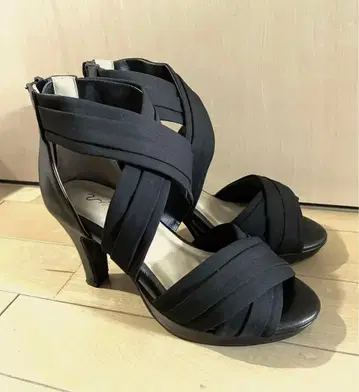 크로스 스트랩 블랙 샌들 S 사이즈