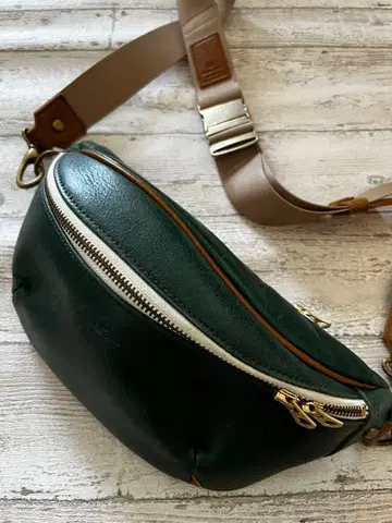 Master Piece 그린 바디백