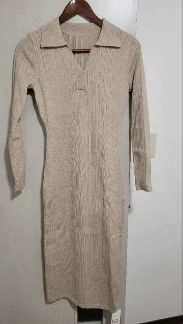 Saison de Papillon 베이지 니트 원피스