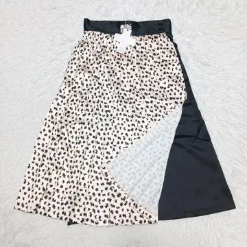 택 포함 새상품 로자림 문 플리츠 랩스커트 레오파드 FREE