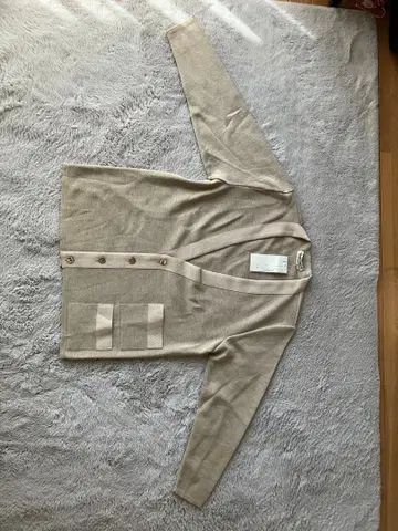 Salvatore Ferragamo 베이지 가디건 M