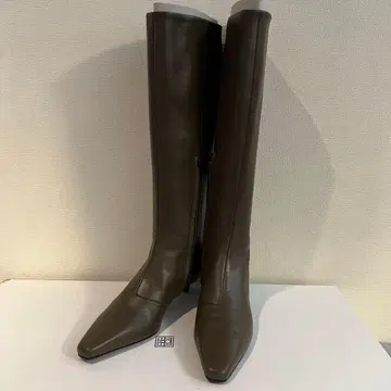 TOTEME 카키 롱 부츠