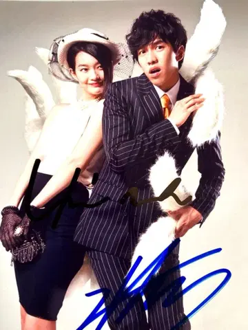 이승기와 신민아 친필 사인 2L 사이즈 사진 -