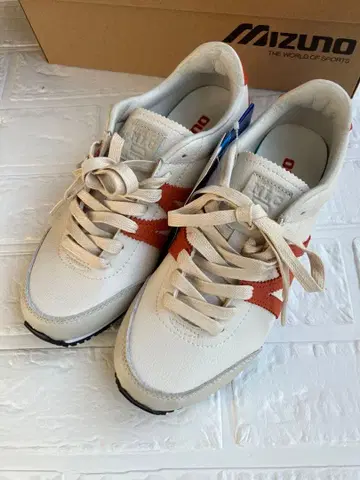 미즈노 화이트/오렌지 스니커즈 23cm