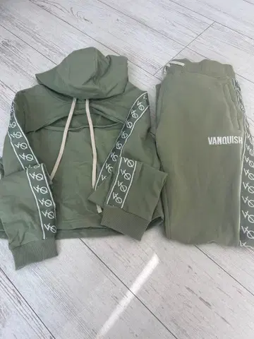 VANQUISH 크롭 후디와 팬츠 세트 상 M. 하 XS