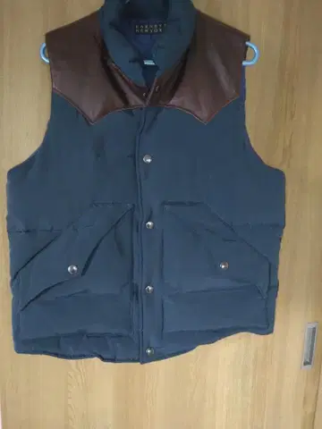 BARNEYS NEW YORK 다운 베스트 네이비