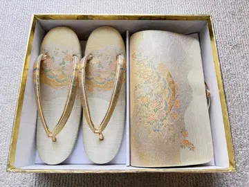 꽃무늬 크림색 조리 세트